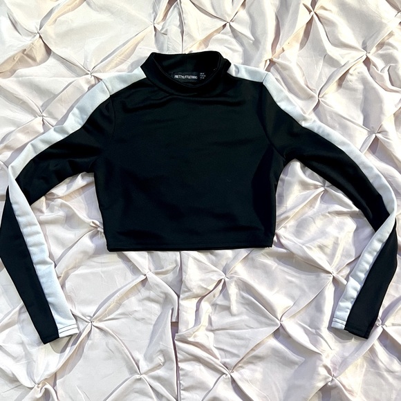 Pretty Little thing cropped top XS - Picture 2 of 3